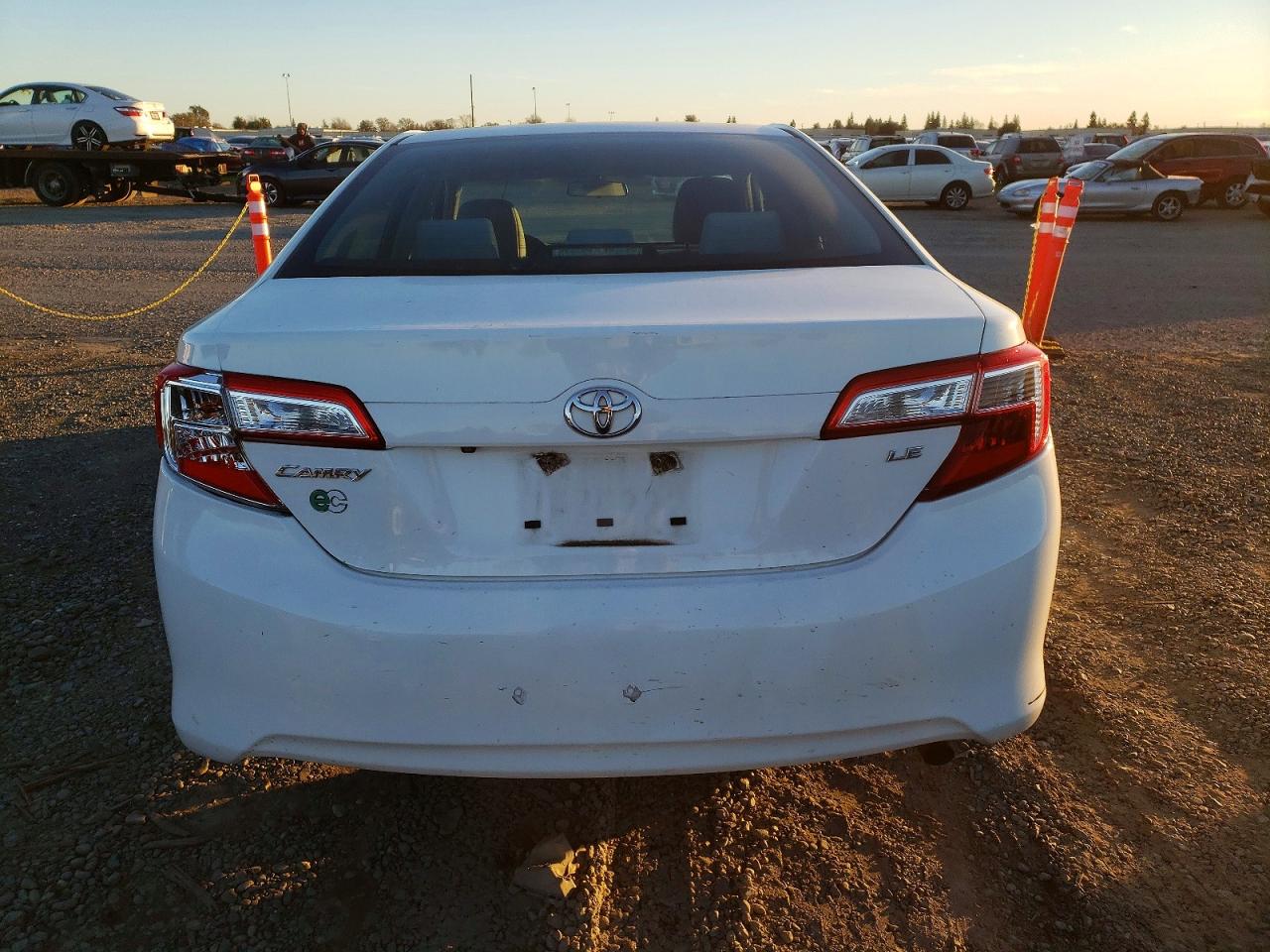 2014 TOYOTA CAMRY L photo 6