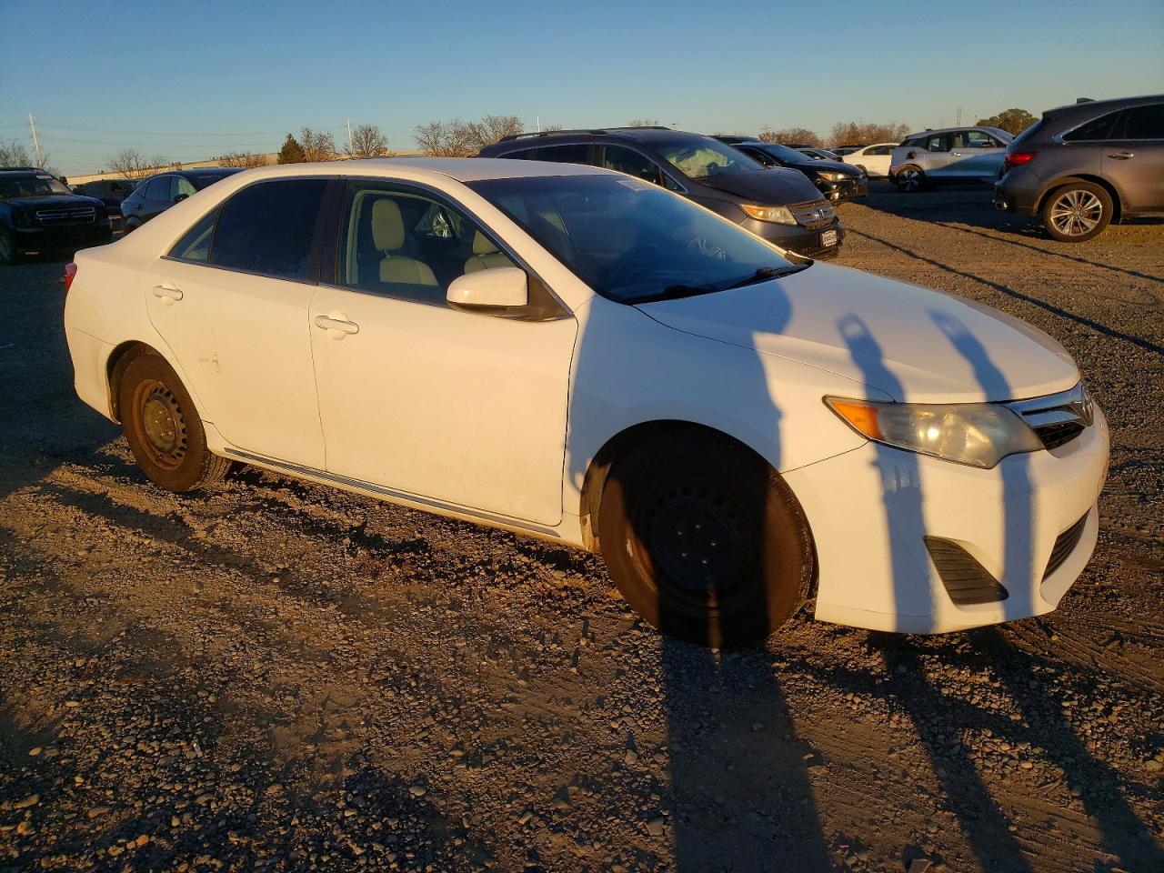2014 TOYOTA CAMRY L photo 4