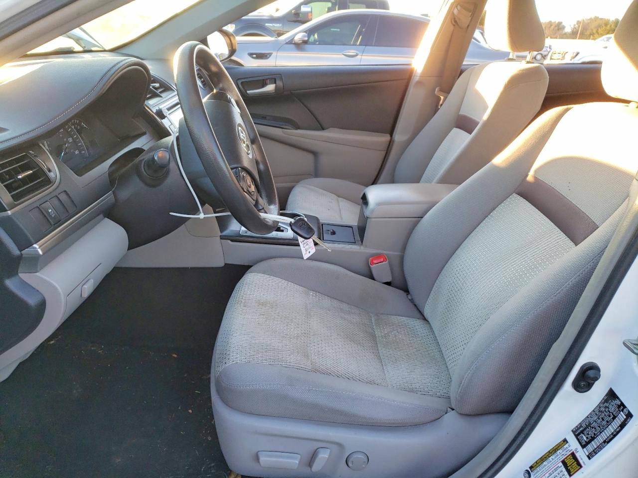 2014 TOYOTA CAMRY L photo 7