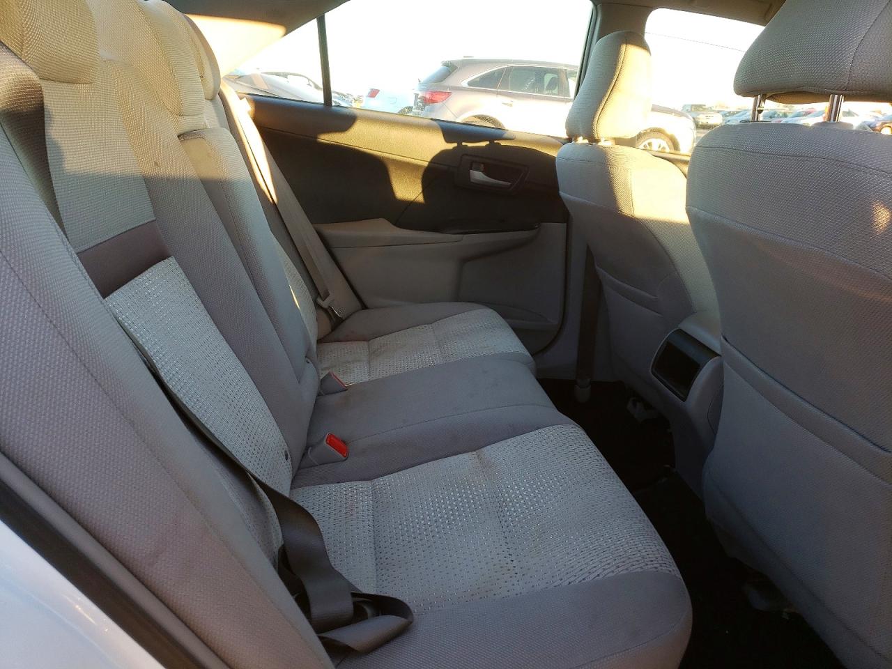 2014 TOYOTA CAMRY L photo 10