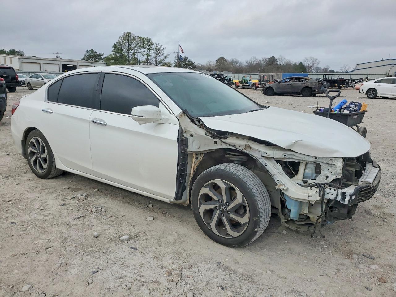 2017 HONDA ACCORD EX photo 4