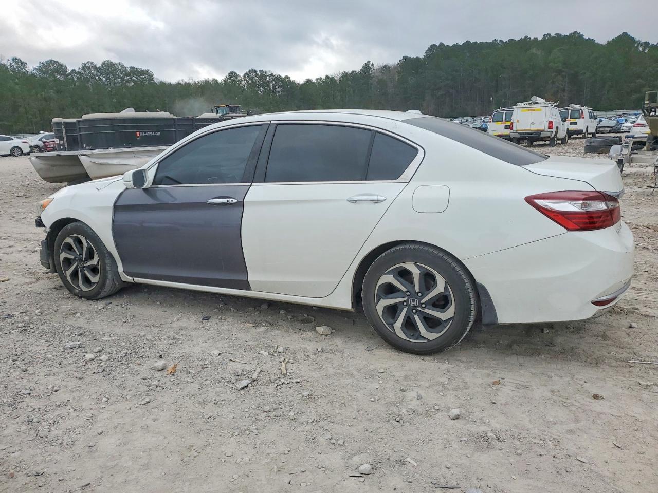 2017 HONDA ACCORD EX photo 2