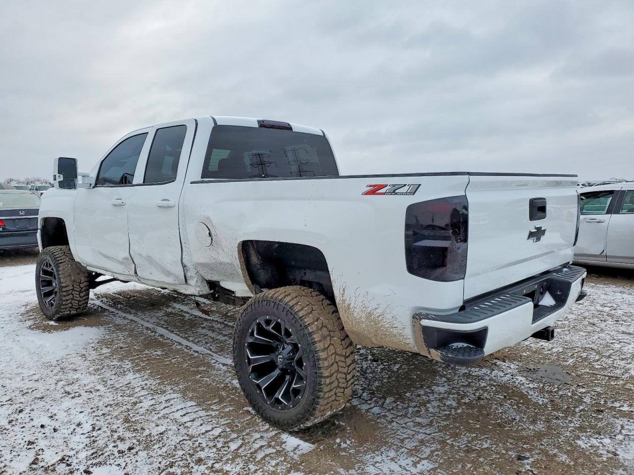 2018 CHEVROLET SILVERADO K1500 LT photo 2