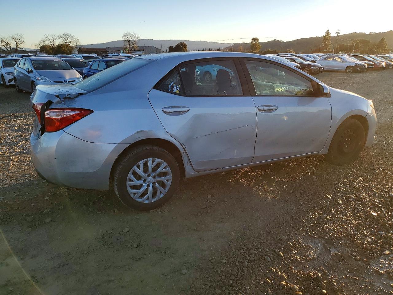 2017 TOYOTA COROLLA L photo 3
