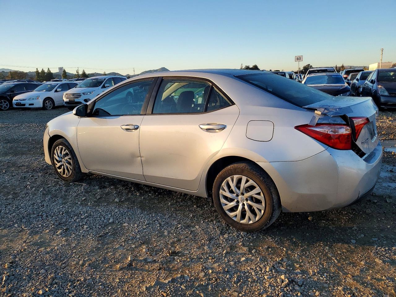 2017 TOYOTA COROLLA L photo 2