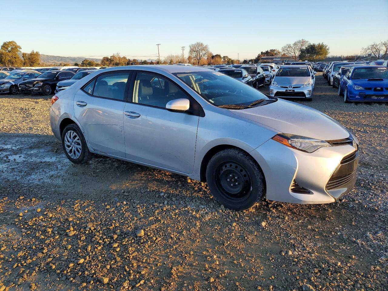2017 TOYOTA COROLLA L photo 4