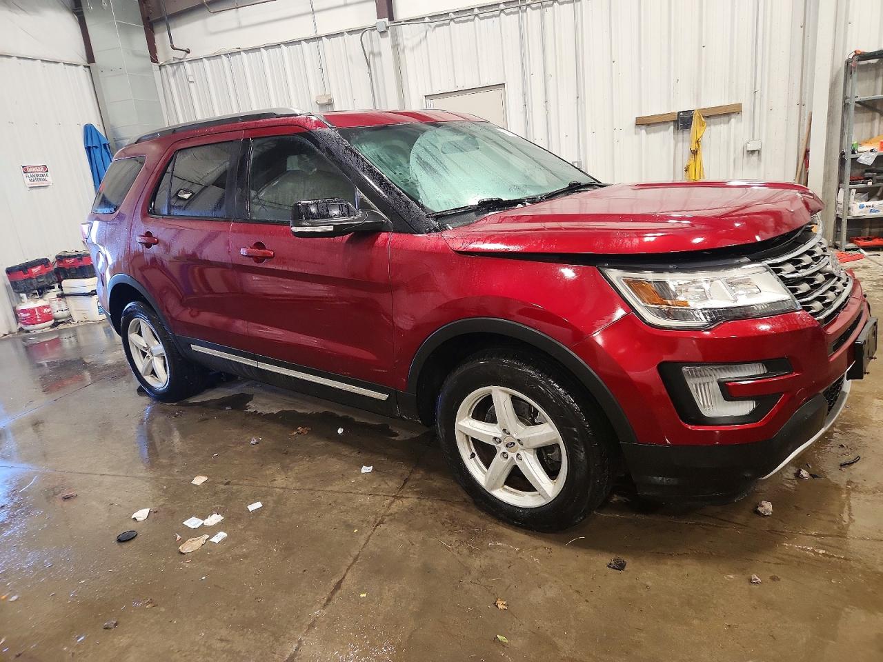 2017 FORD EXPLORER XLT photo 4