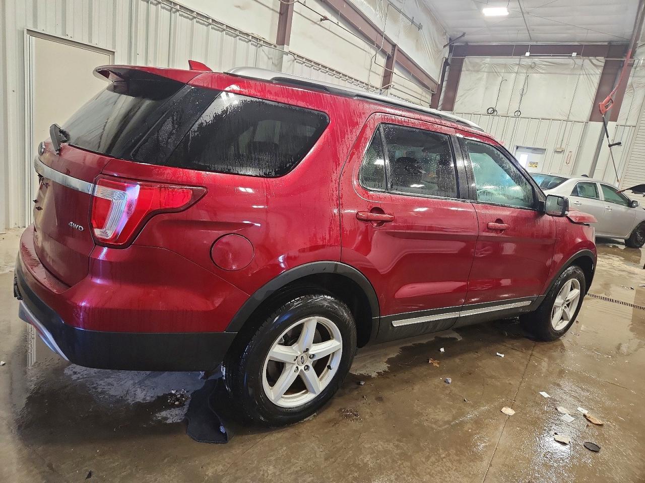 2017 FORD EXPLORER XLT photo 3