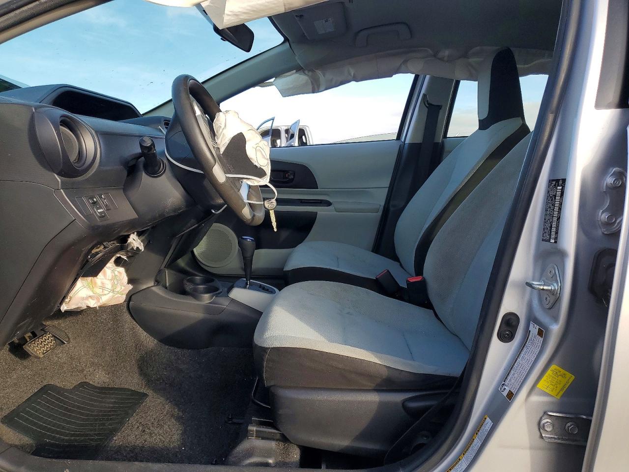 2012 TOYOTA PRIUS C photo 7
