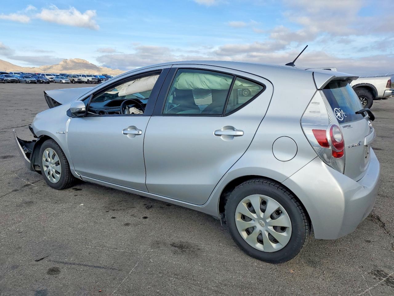 2012 TOYOTA PRIUS C photo 2
