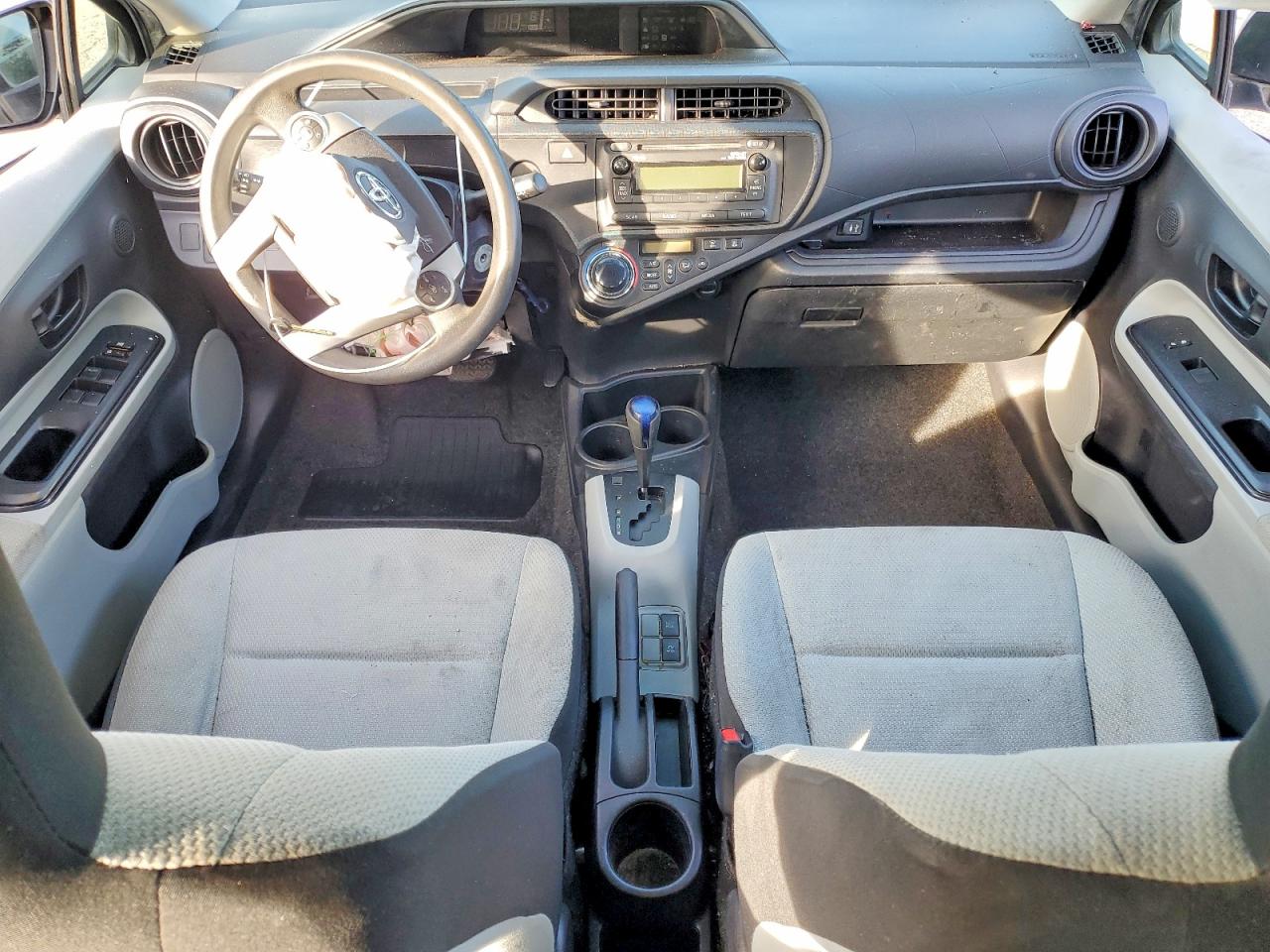 2012 TOYOTA PRIUS C photo 8