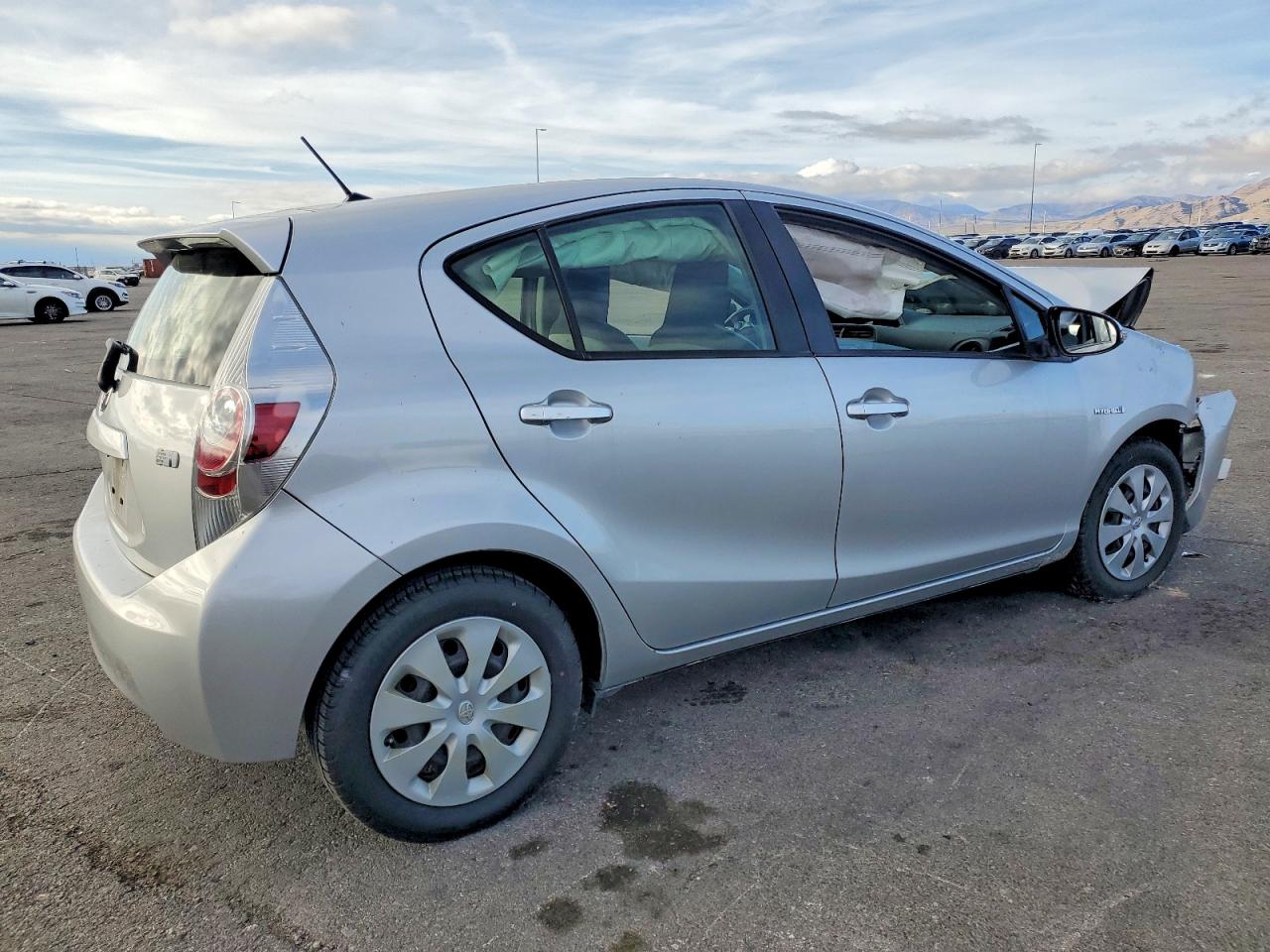 2012 TOYOTA PRIUS C photo 3