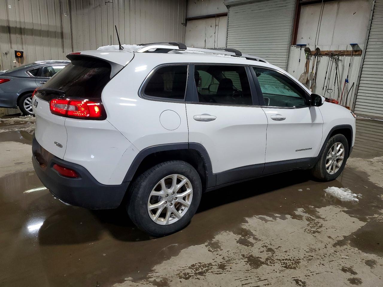 2016 JEEP CHEROKEE LATITUDE photo 3