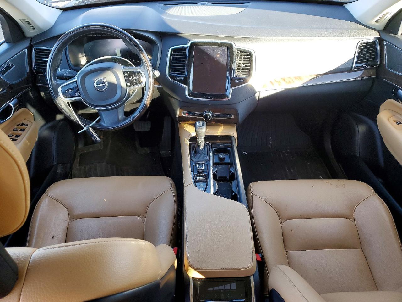 2016 VOLVO XC90 T6 photo 8