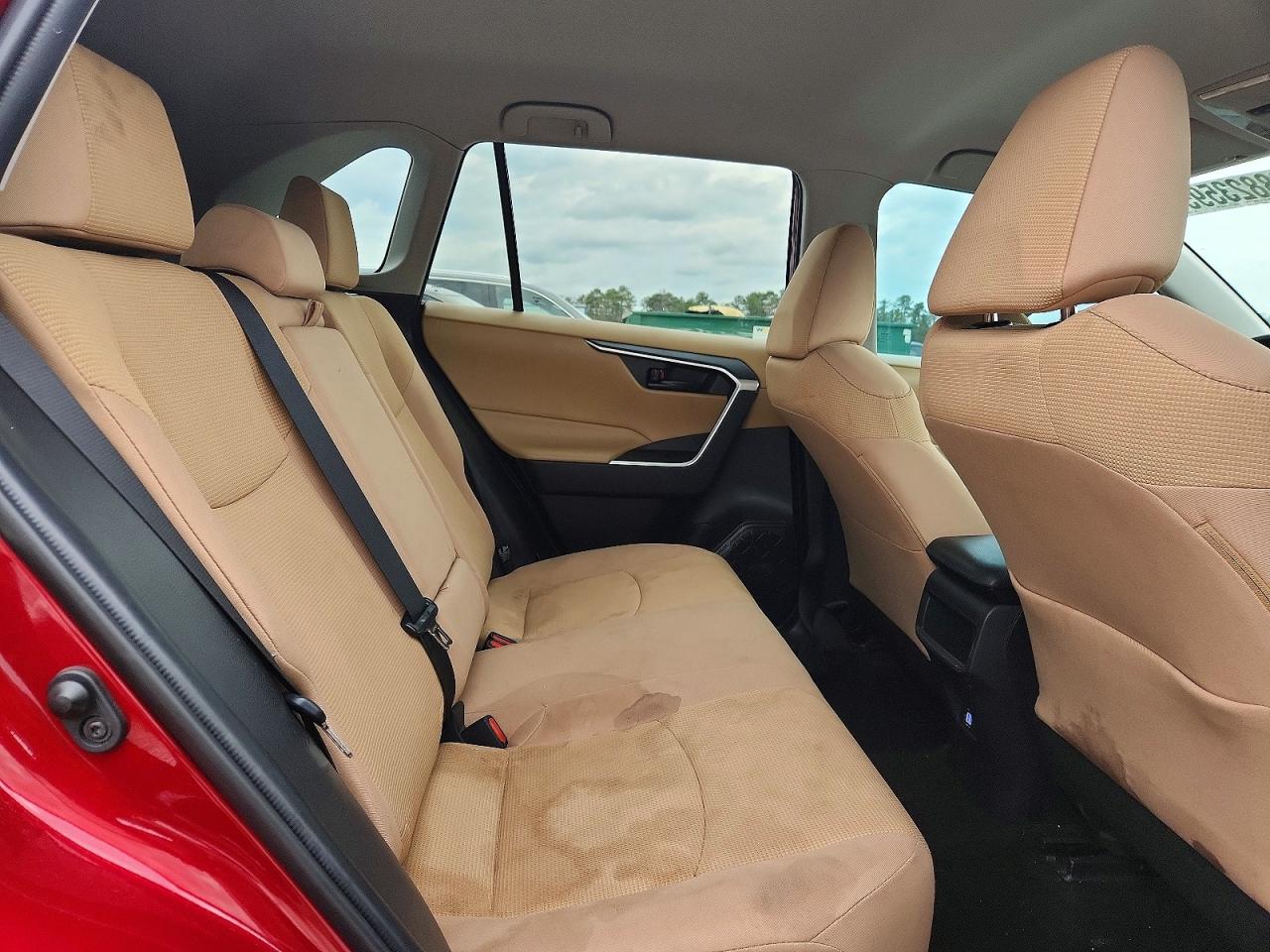 2021 TOYOTA RAV4 LE photo 11