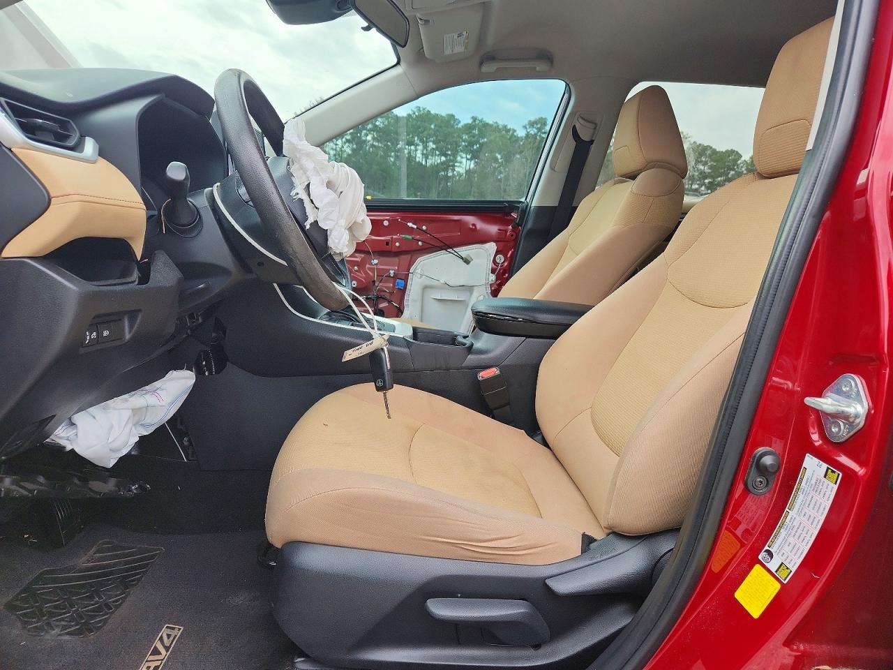 2021 TOYOTA RAV4 LE photo 7