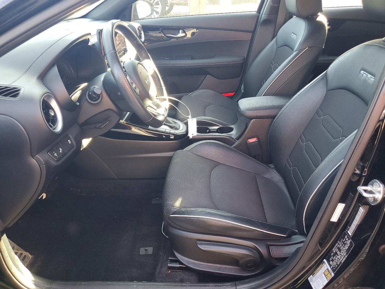2023 KIA FORTE GT LINE photo 7