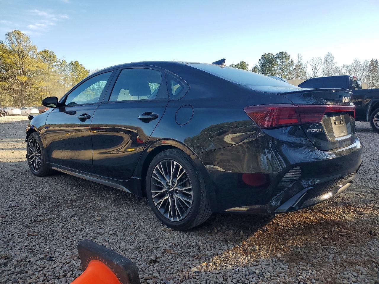 2023 KIA FORTE GT LINE photo 2