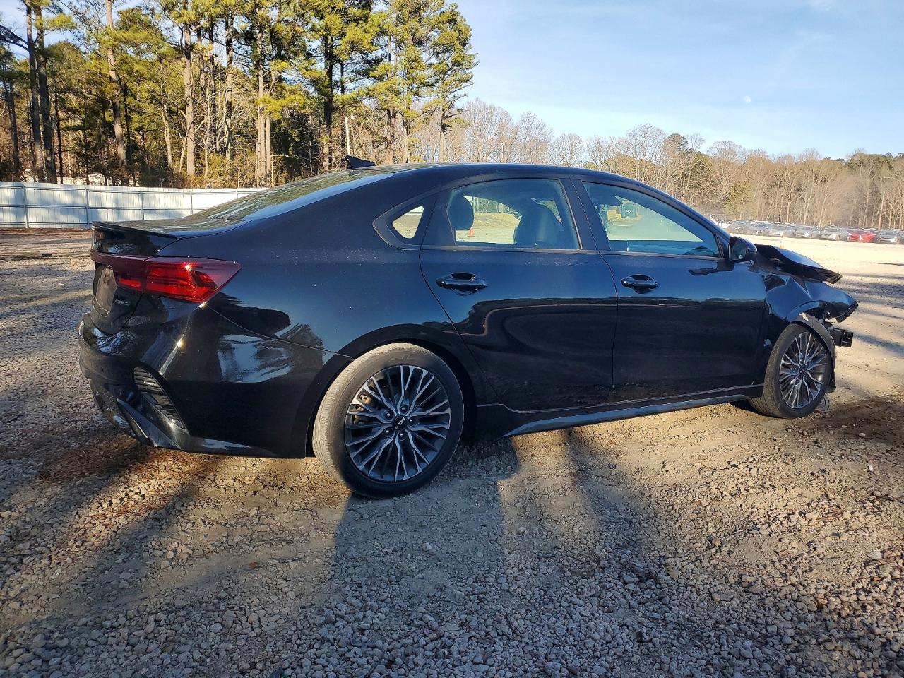 2023 KIA FORTE GT LINE photo 3