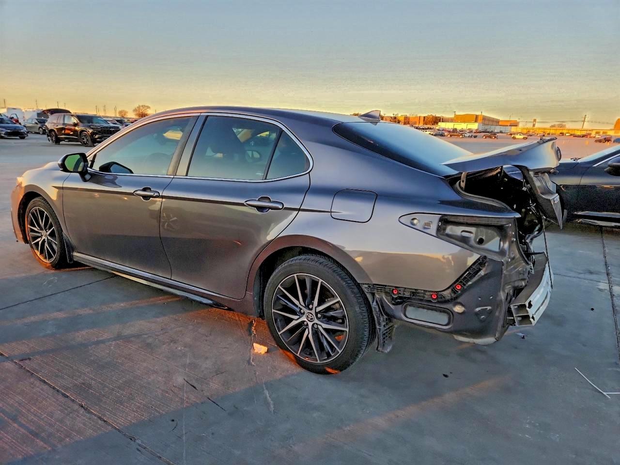 2021 TOYOTA CAMRY SE photo 2