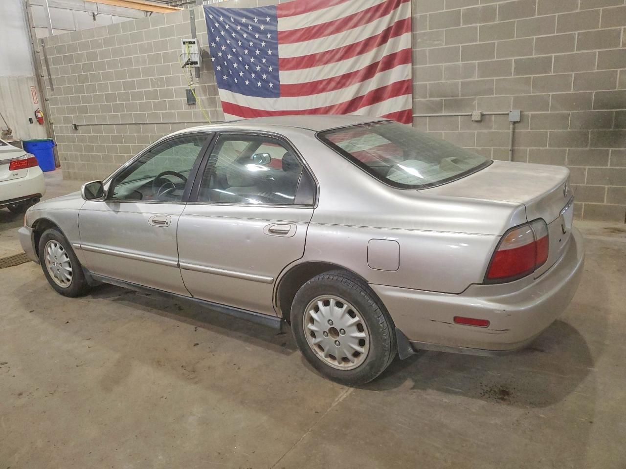 1996 HONDA ACCORD EX photo 2