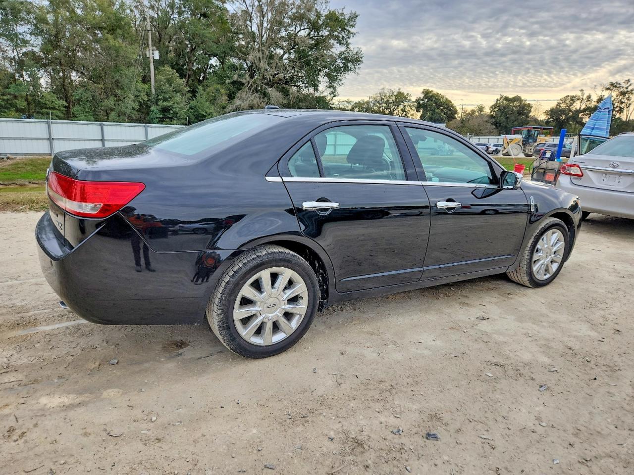 2010 LINCOLN MKZ photo 3