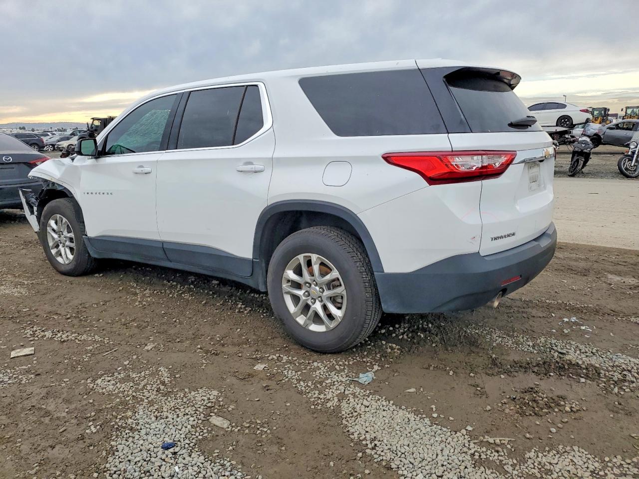 2020 CHEVROLET TRAVERSE LS photo 2