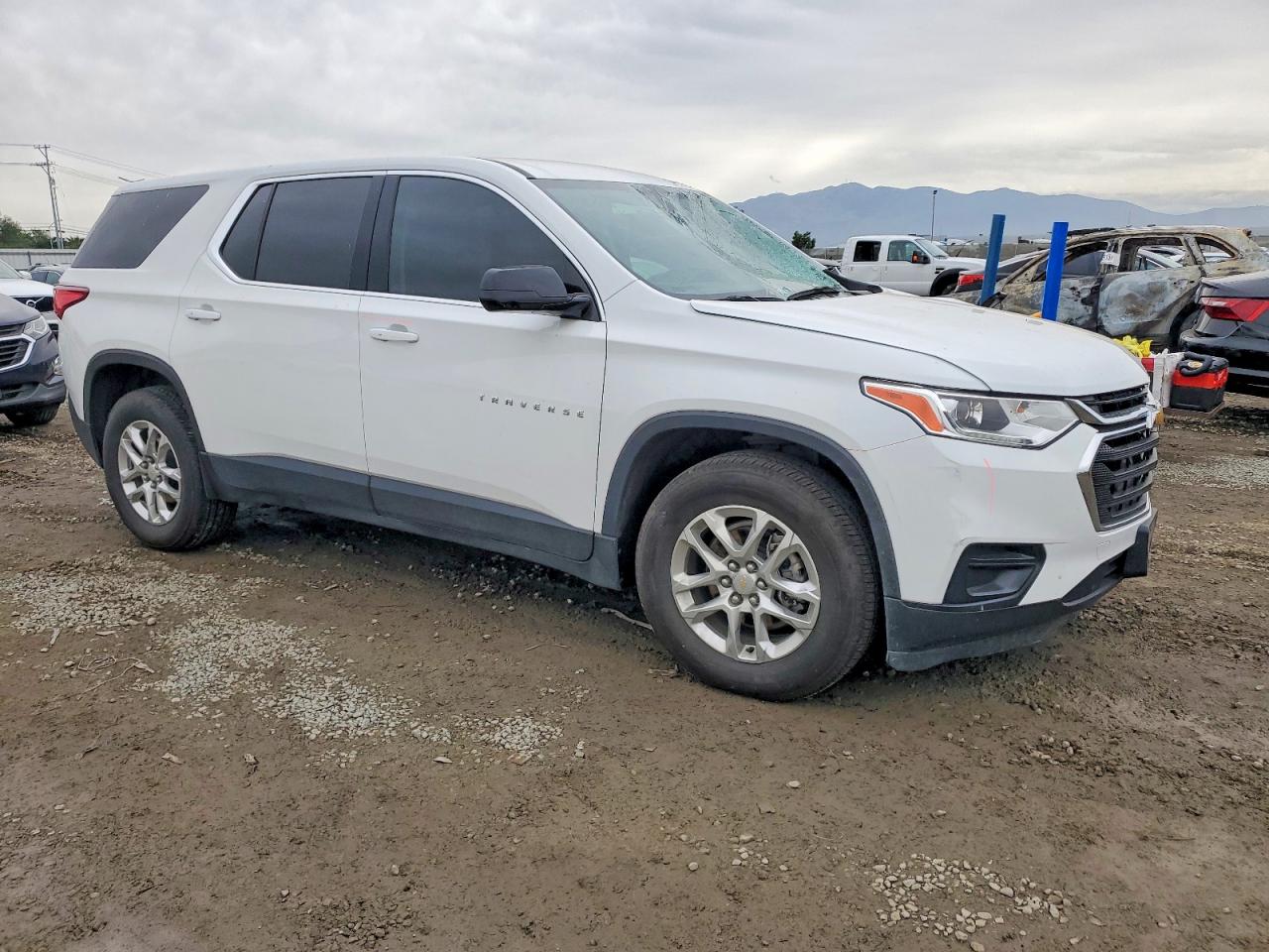 2020 CHEVROLET TRAVERSE LS photo 4