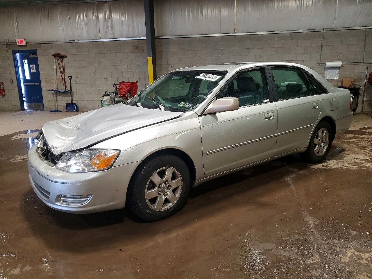 2001 TOYOTA AVALON