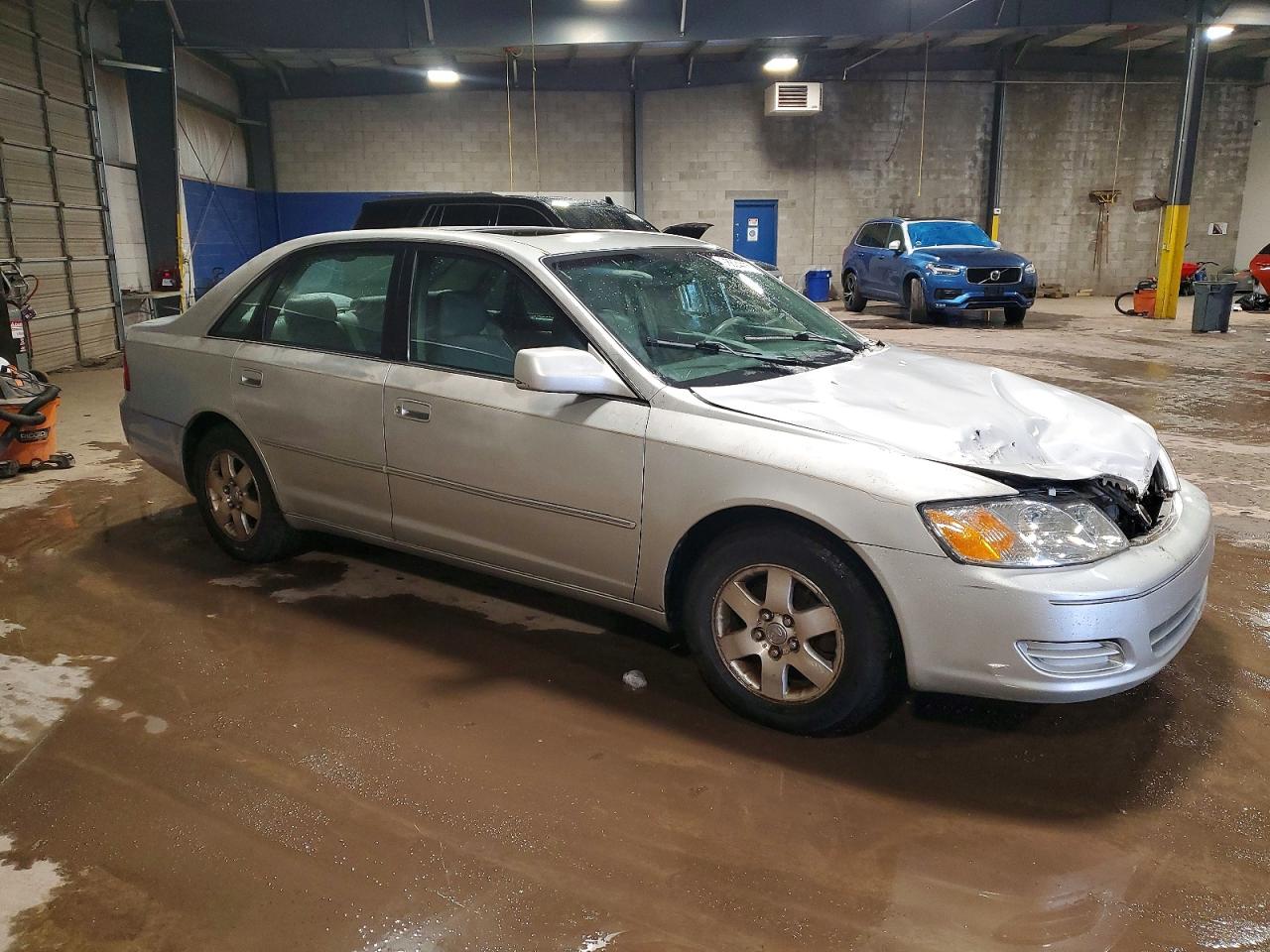 2001 TOYOTA AVALON XL photo 4