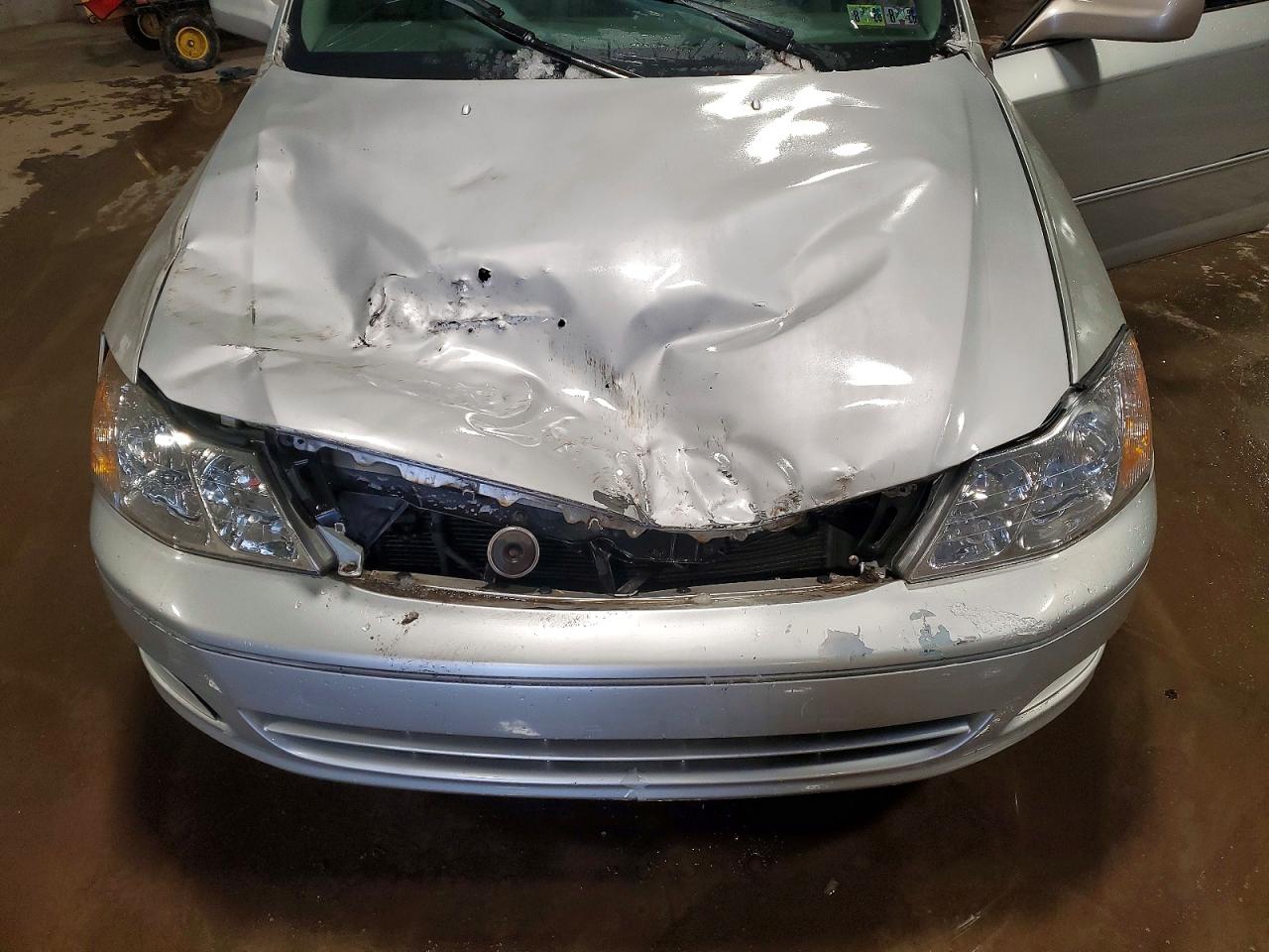 2001 TOYOTA AVALON XL photo 11