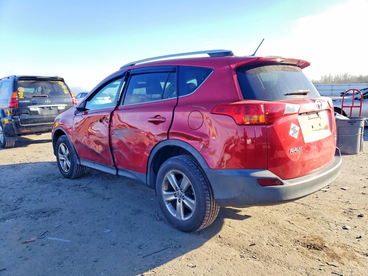 2015 TOYOTA RAV4 XLE photo 2