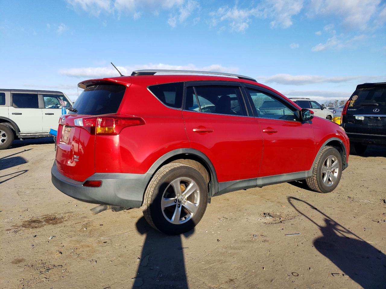 2015 TOYOTA RAV4 XLE photo 3