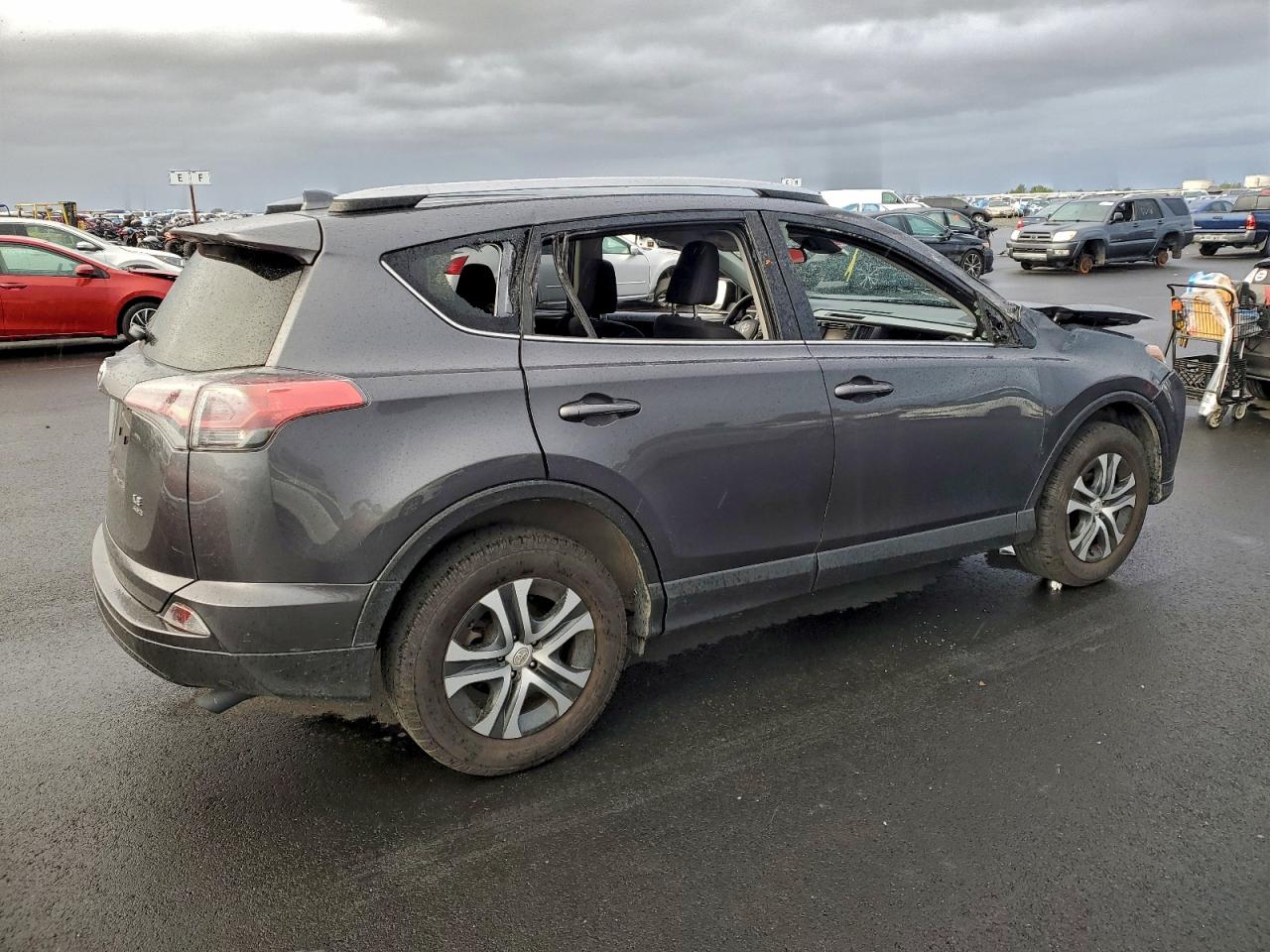 2018 TOYOTA RAV4 LE photo 3