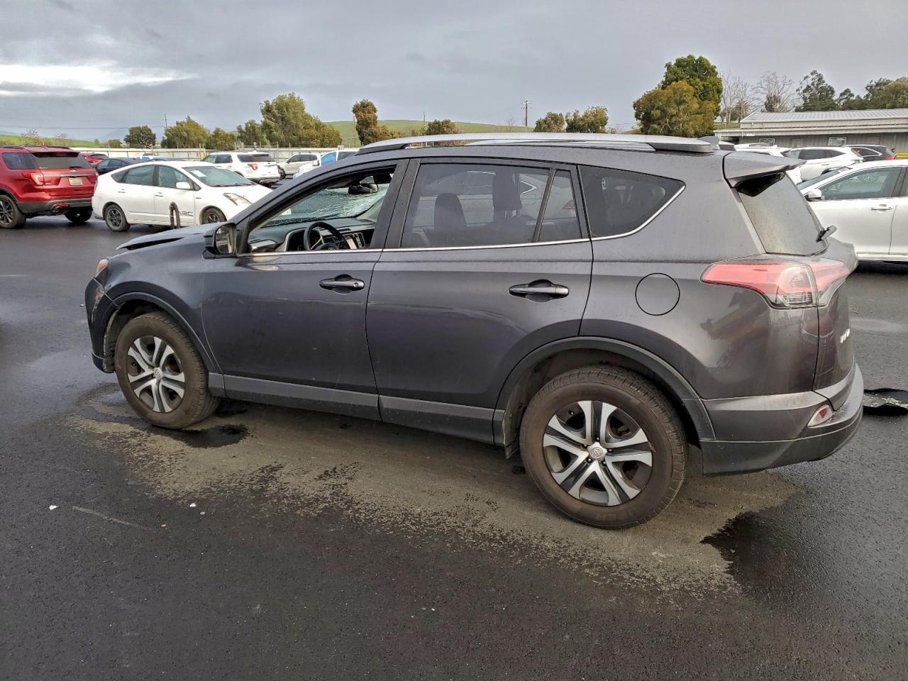 2018 TOYOTA RAV4 LE photo 2