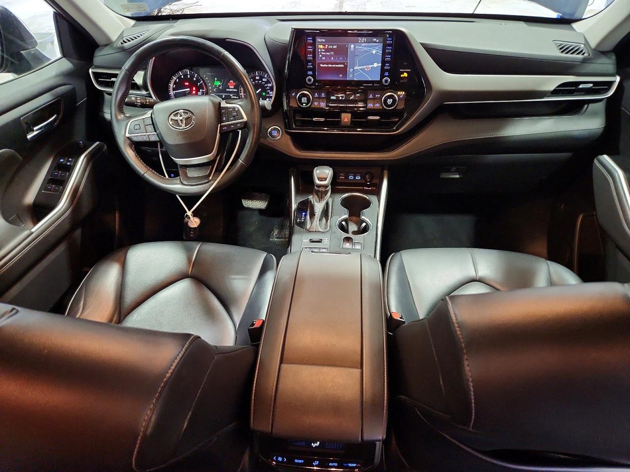 2022 TOYOTA HIGHLANDER XLE photo 8