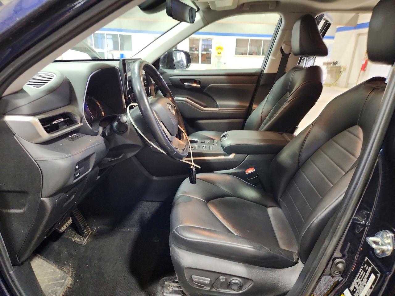 2022 TOYOTA HIGHLANDER XLE photo 7