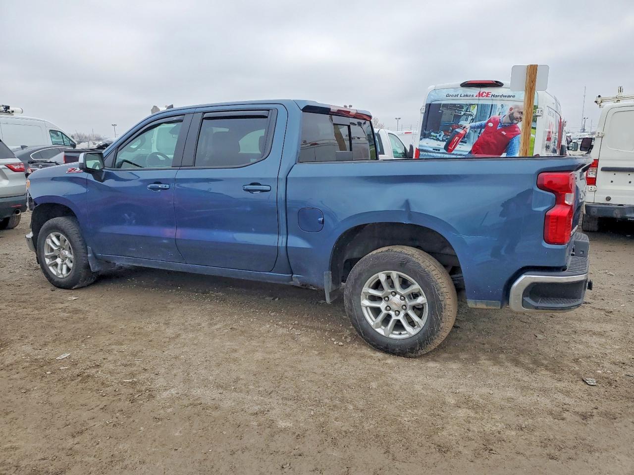 2024 CHEVROLET SILVERADO K1500 LT photo 2