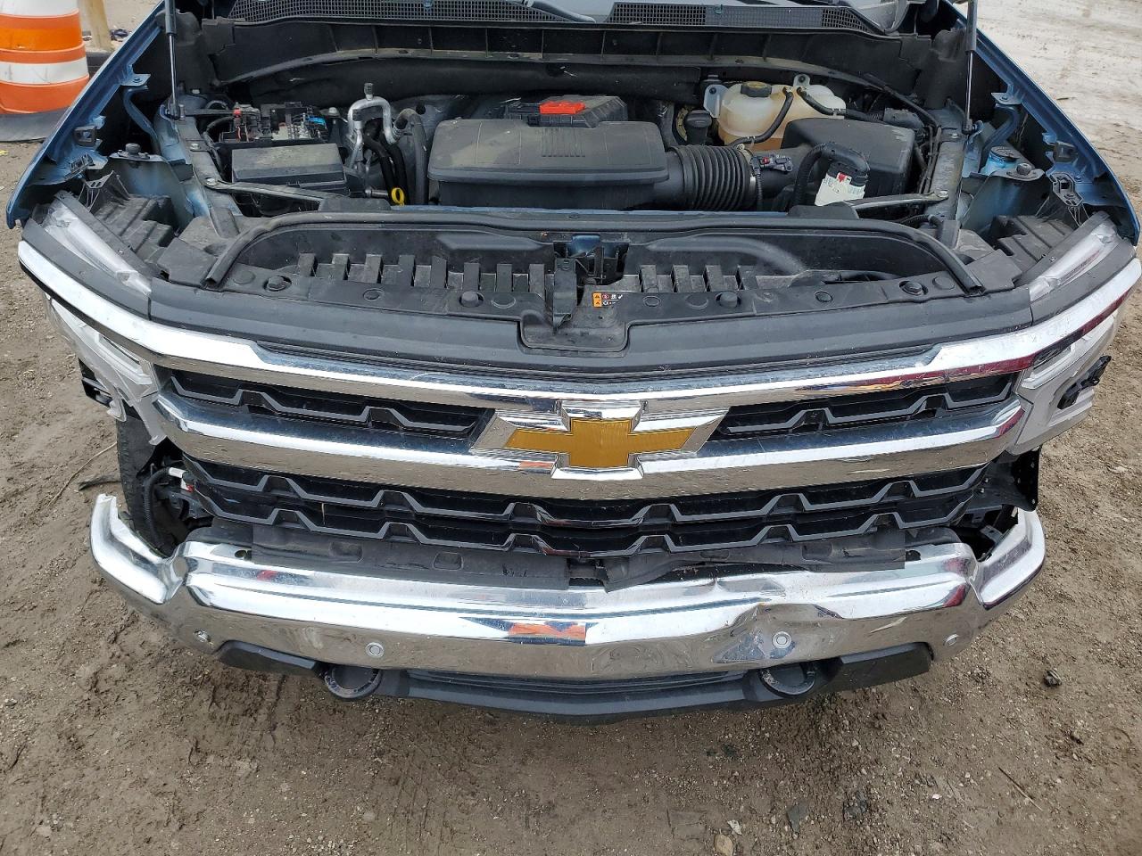 2024 CHEVROLET SILVERADO K1500 LT photo 11