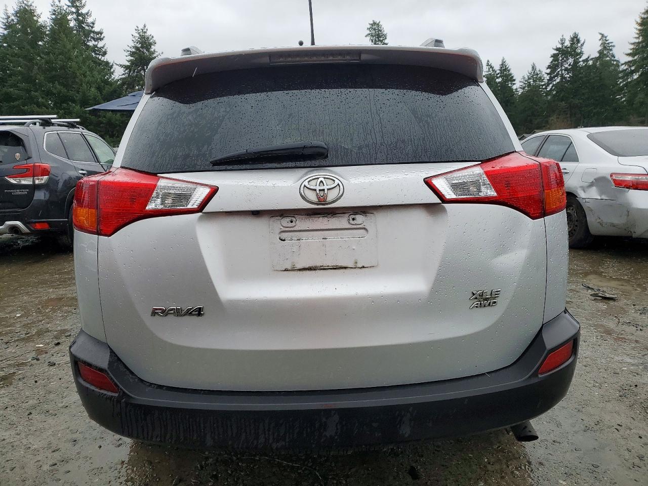 2015 TOYOTA RAV4 XLE photo 6