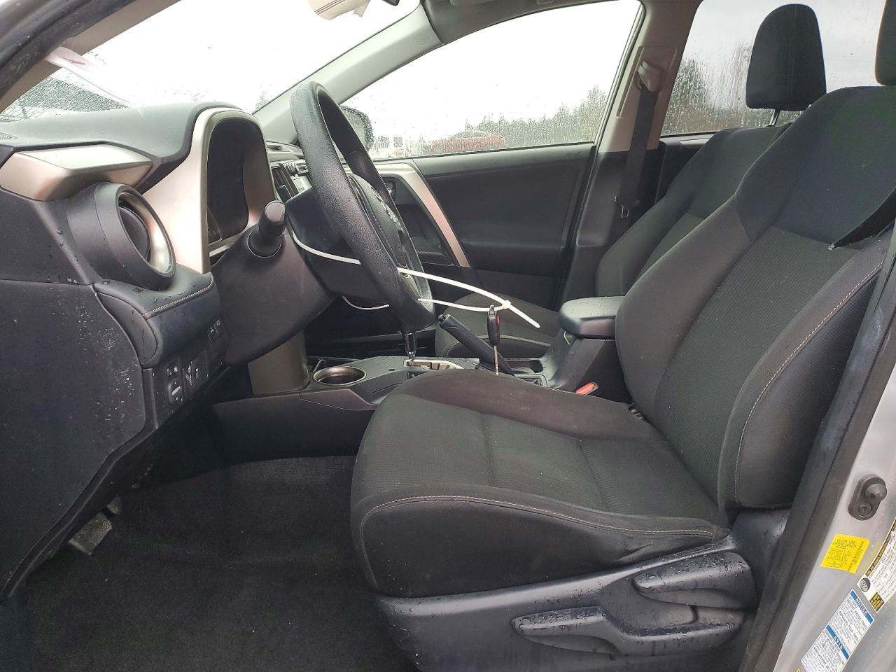 2015 TOYOTA RAV4 XLE photo 7