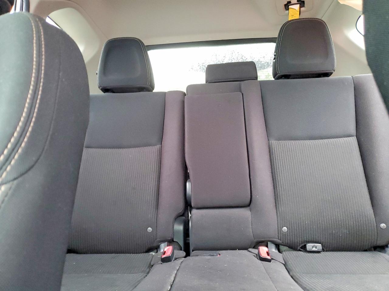 2015 TOYOTA RAV4 XLE photo 10