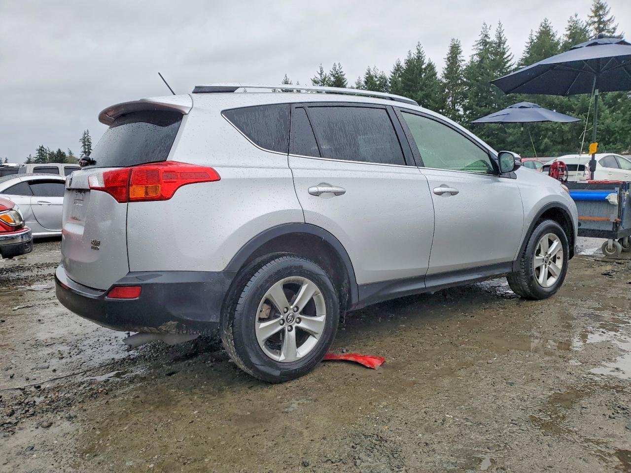 2015 TOYOTA RAV4 XLE photo 3