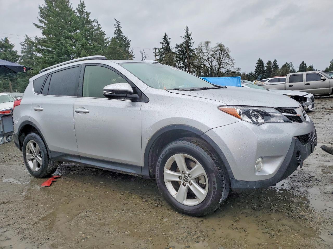 2015 TOYOTA RAV4 XLE photo 4