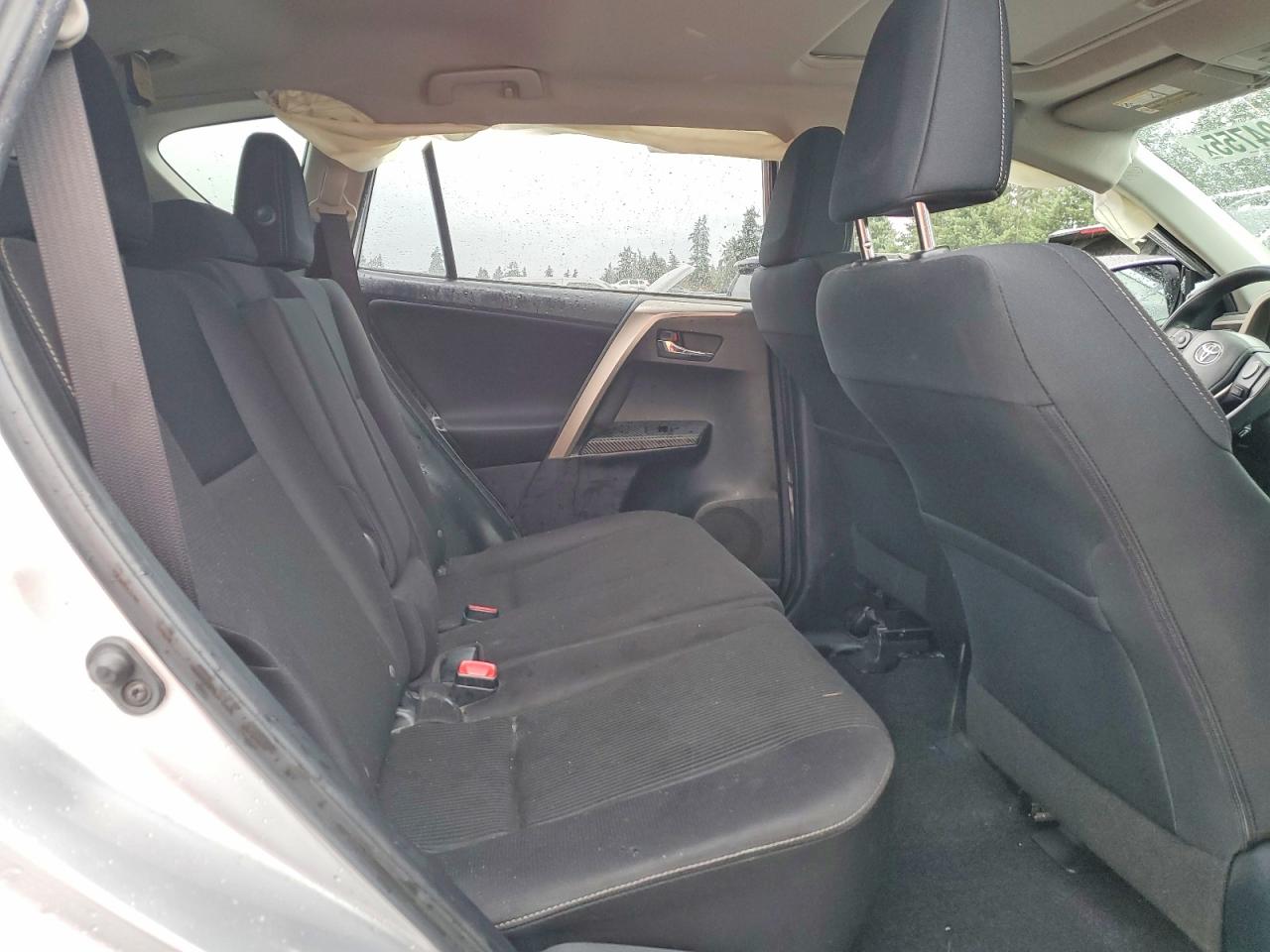 2015 TOYOTA RAV4 XLE photo 11
