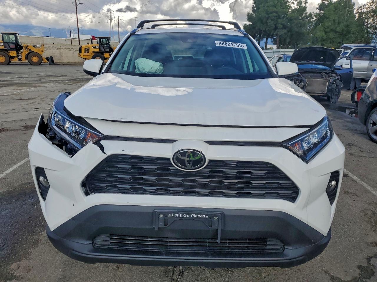 2021 TOYOTA RAV4 XLE photo 5