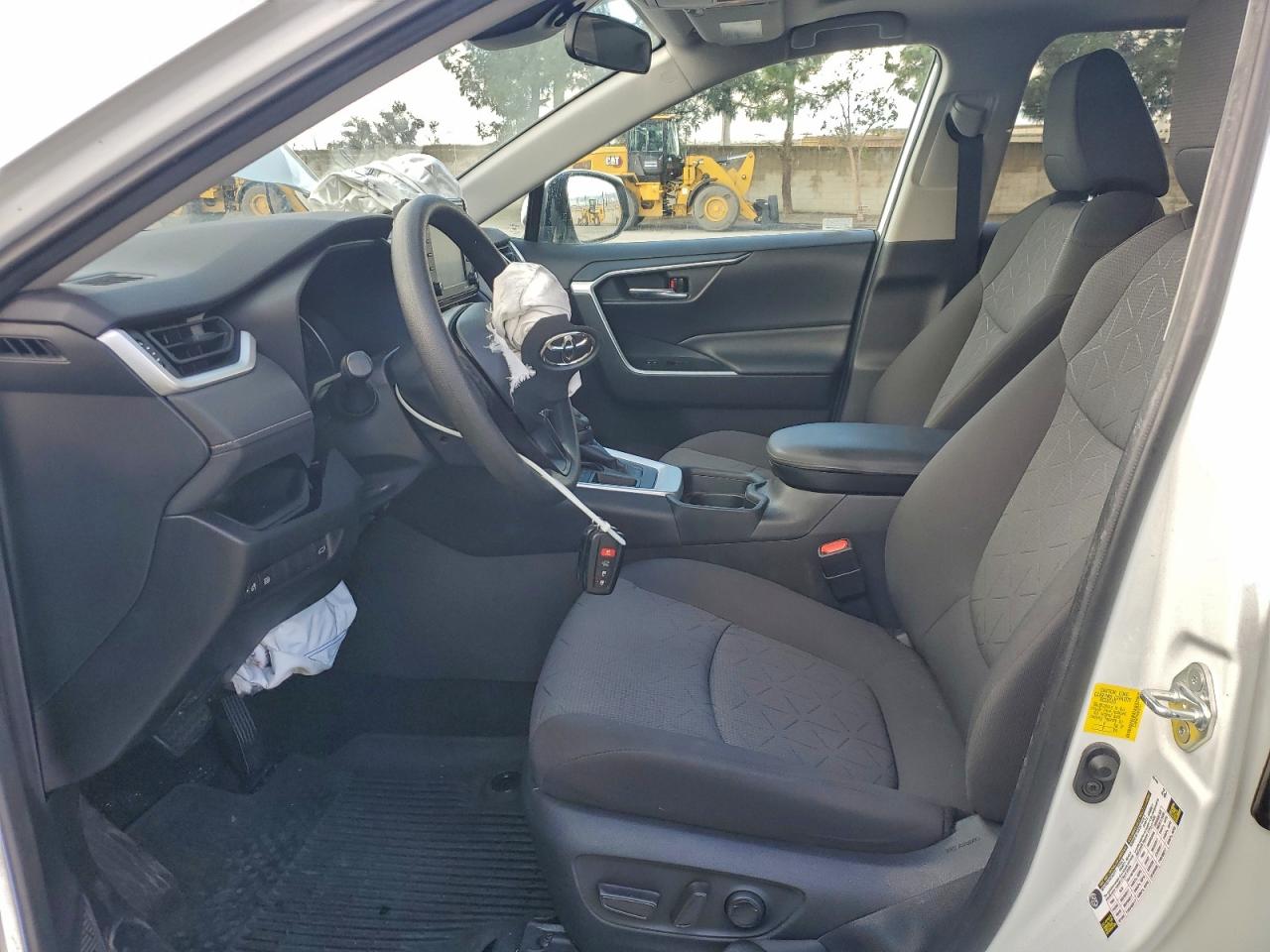 2021 TOYOTA RAV4 XLE photo 7