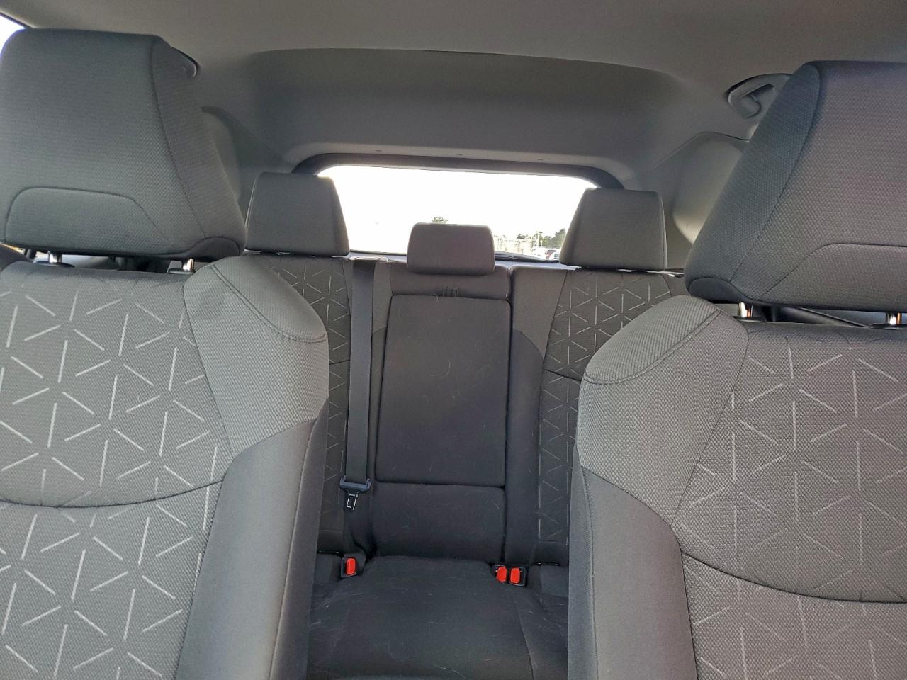 2021 TOYOTA RAV4 XLE photo 10