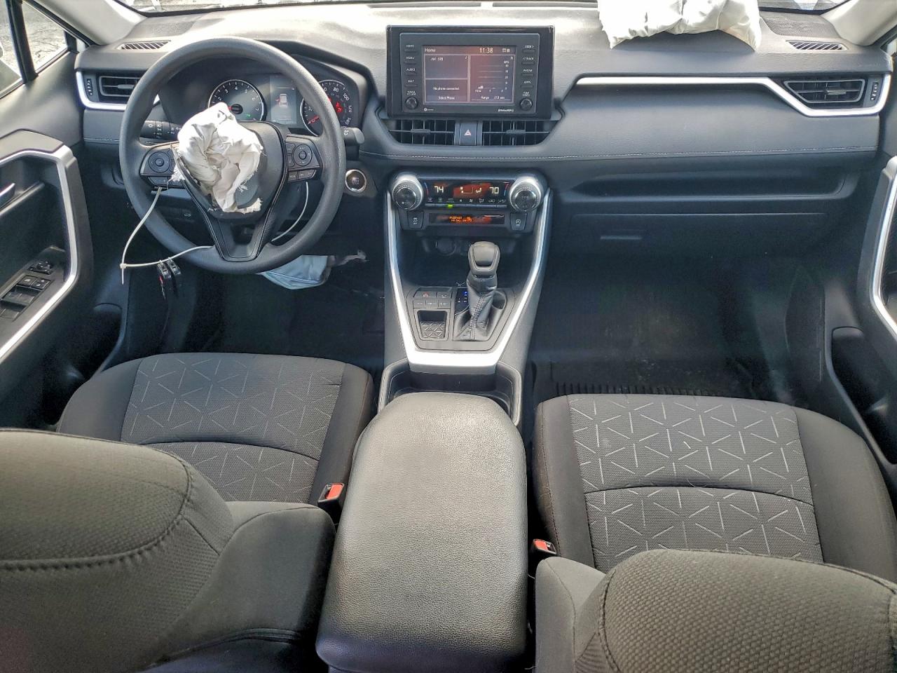2021 TOYOTA RAV4 XLE photo 8
