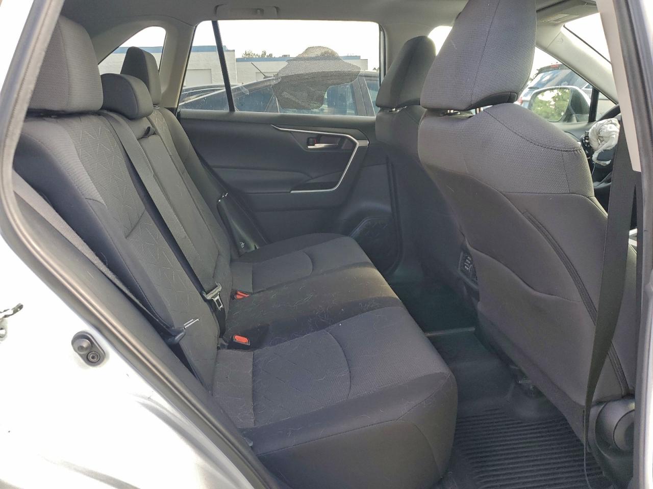 2021 TOYOTA RAV4 XLE photo 11